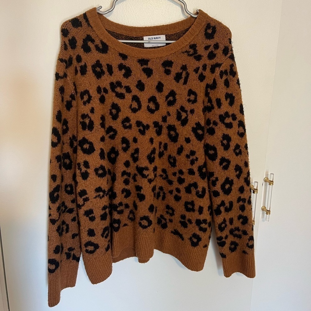 Old Navy XXL Cozy Leopard Print Crewneck Sweater